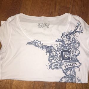 Women’s Conn. Huskies T-shirt XL